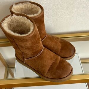 UGGs Chesnut